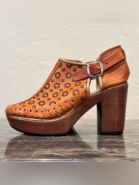 Raguer Brown Leather Cut Out Platform Heeled Clogs
